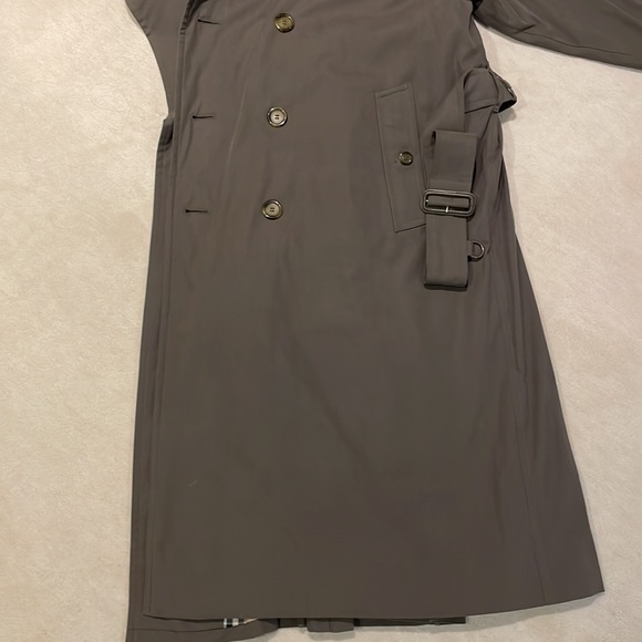 . Burberry Mens Trench coat size 44R AUTHENTIC - Picture 16 of 16